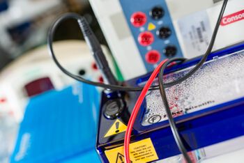hette ,elektriske ledninger ,elektronikkteknikk ,kretskomponent ,lydutstyr.