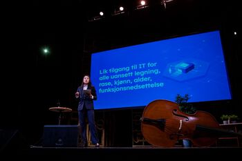 anlegg ,projeksjonsskjerm ,musikk instrument ,visningsenhet ,underholdning.
