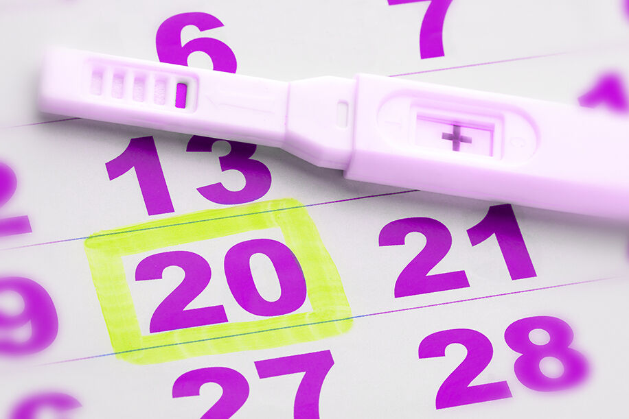 Kalender og graviditetstest.