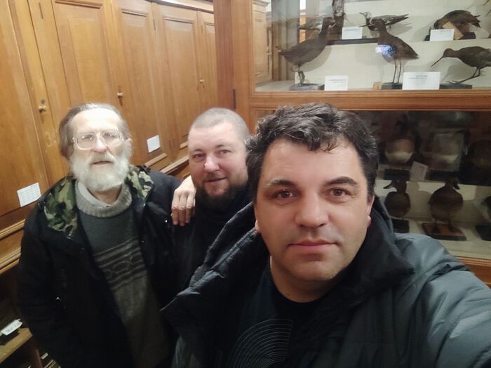 tre forskere som skal berge en herbariesamling i ukraina