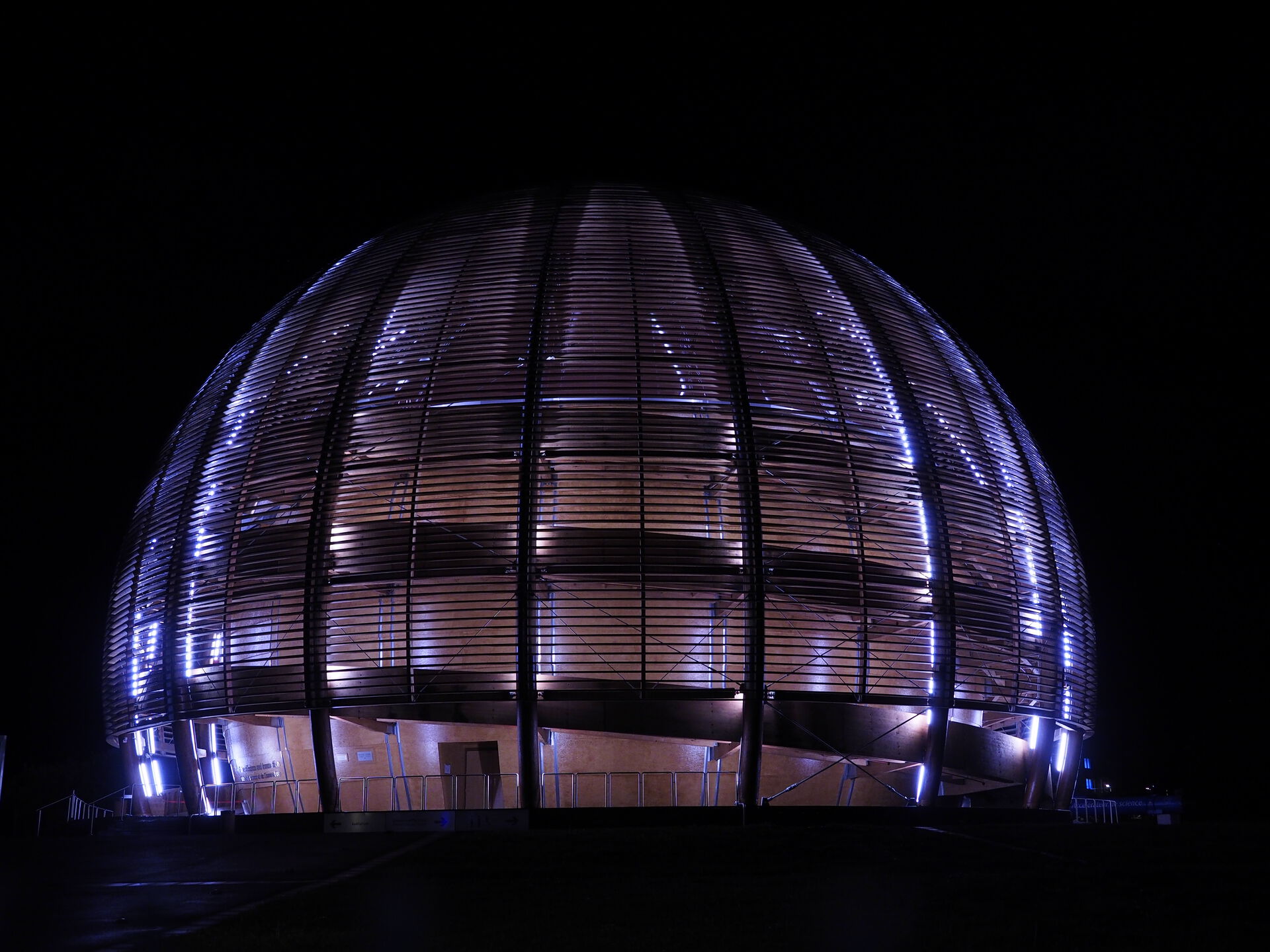 Lyssatt Cern-globe
