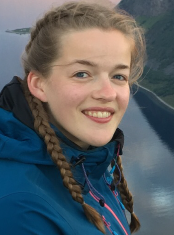 person ,hår ,nese ,smil ,kinn.