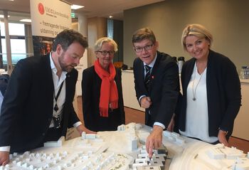 smil ,yttertøy ,frakk ,samfunnet ,briller.