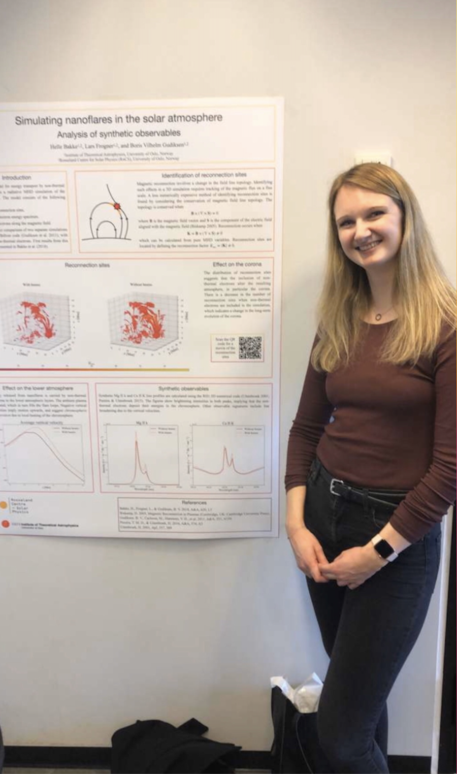 photo of Helle next to her poster on the solar atmosphere