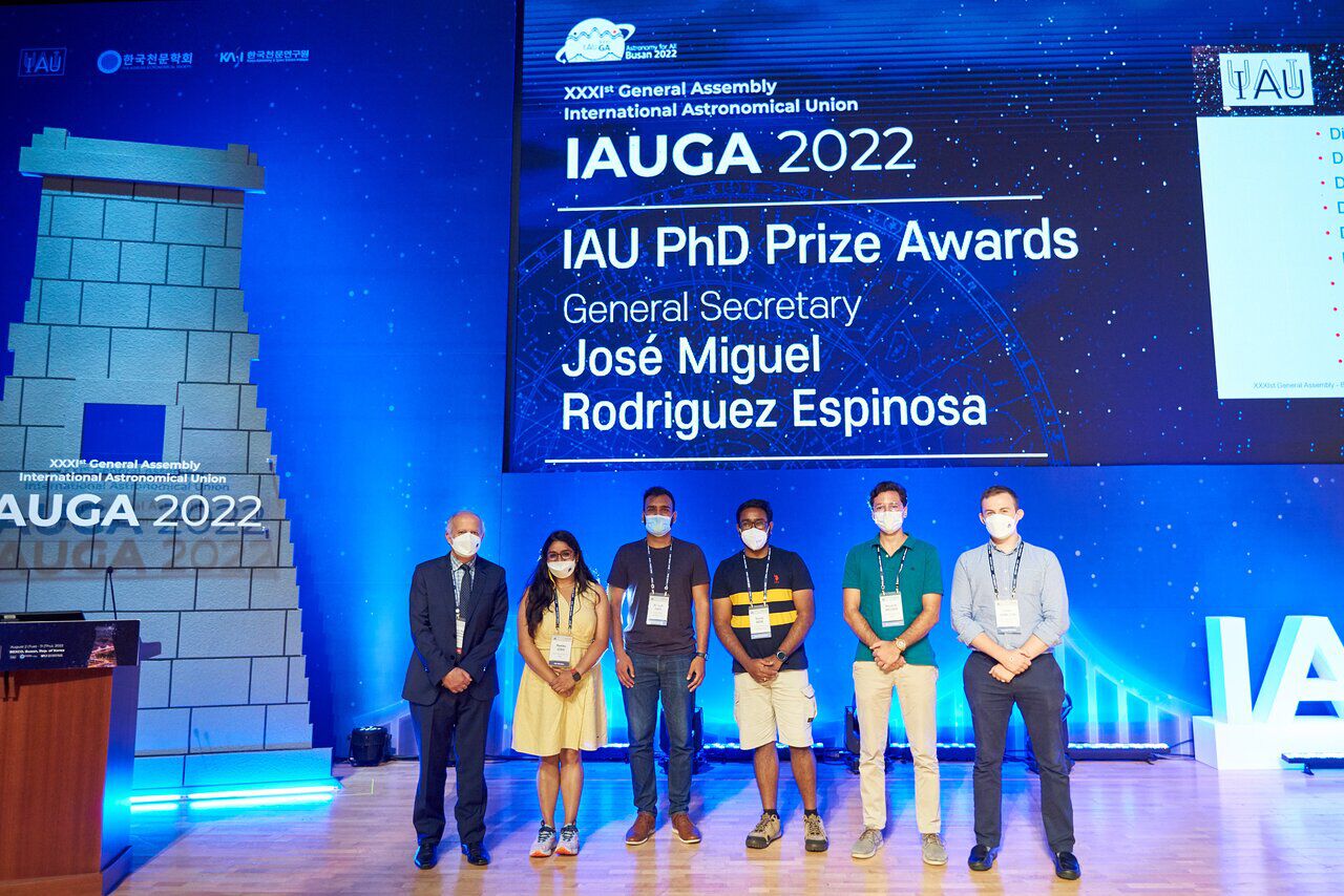 Group picture of the winners of the IAU prizes 2022
