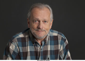 person ,klær ,panne ,kinn ,hake.
