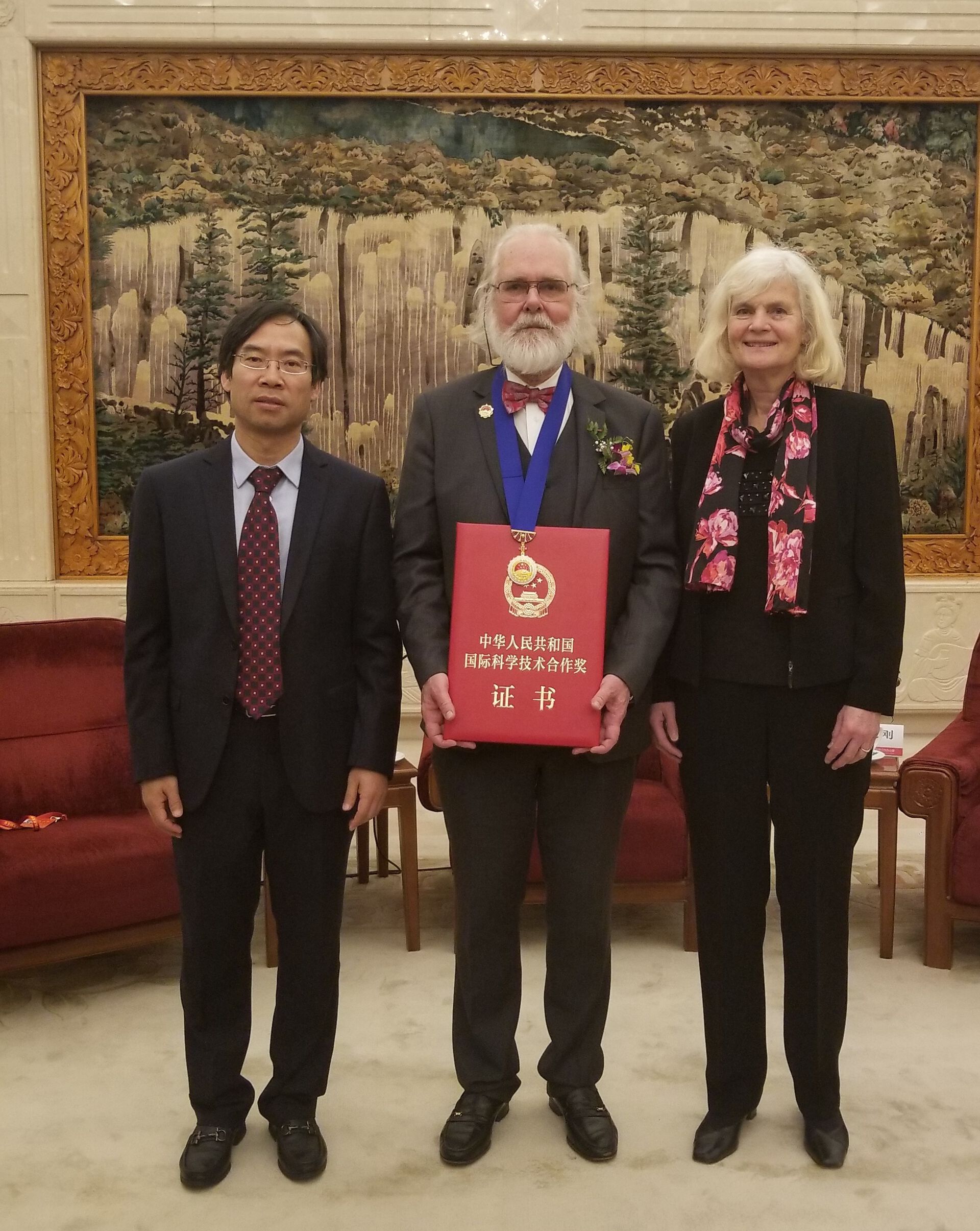 Zhibin Zhang fra Det kinesiske vitenskapsakademiet med Nils Chr. Stenseth og Bjørg Stenseth