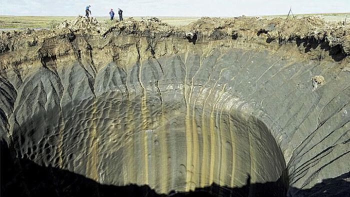 Kraterne på Jamalhalvøya i Sibir kan bli opp mot 50 meter i diameter