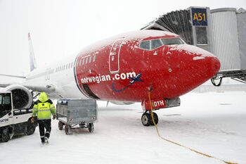 Aircraft ,Wheel ,Vehicle ,Tire ,Jet engine.