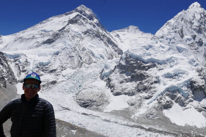 Didrik Dukefoss in font of Mount Everest.