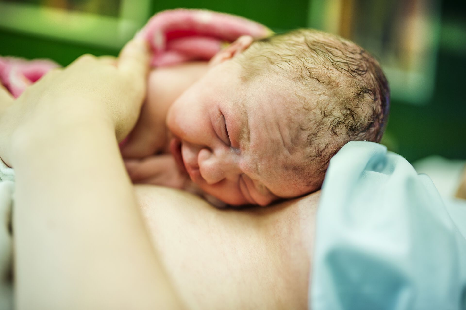 Denne nyfødte jenta har nettopp opplevd en av evolusjonens uintelligente løsninger