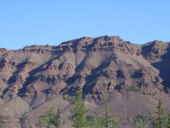 Sky ,Mountain ,Plant community ,Bedrock ,Natural landscape.