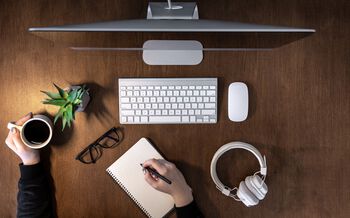Hand ,Tableware ,Product ,Output device ,Eyewear.