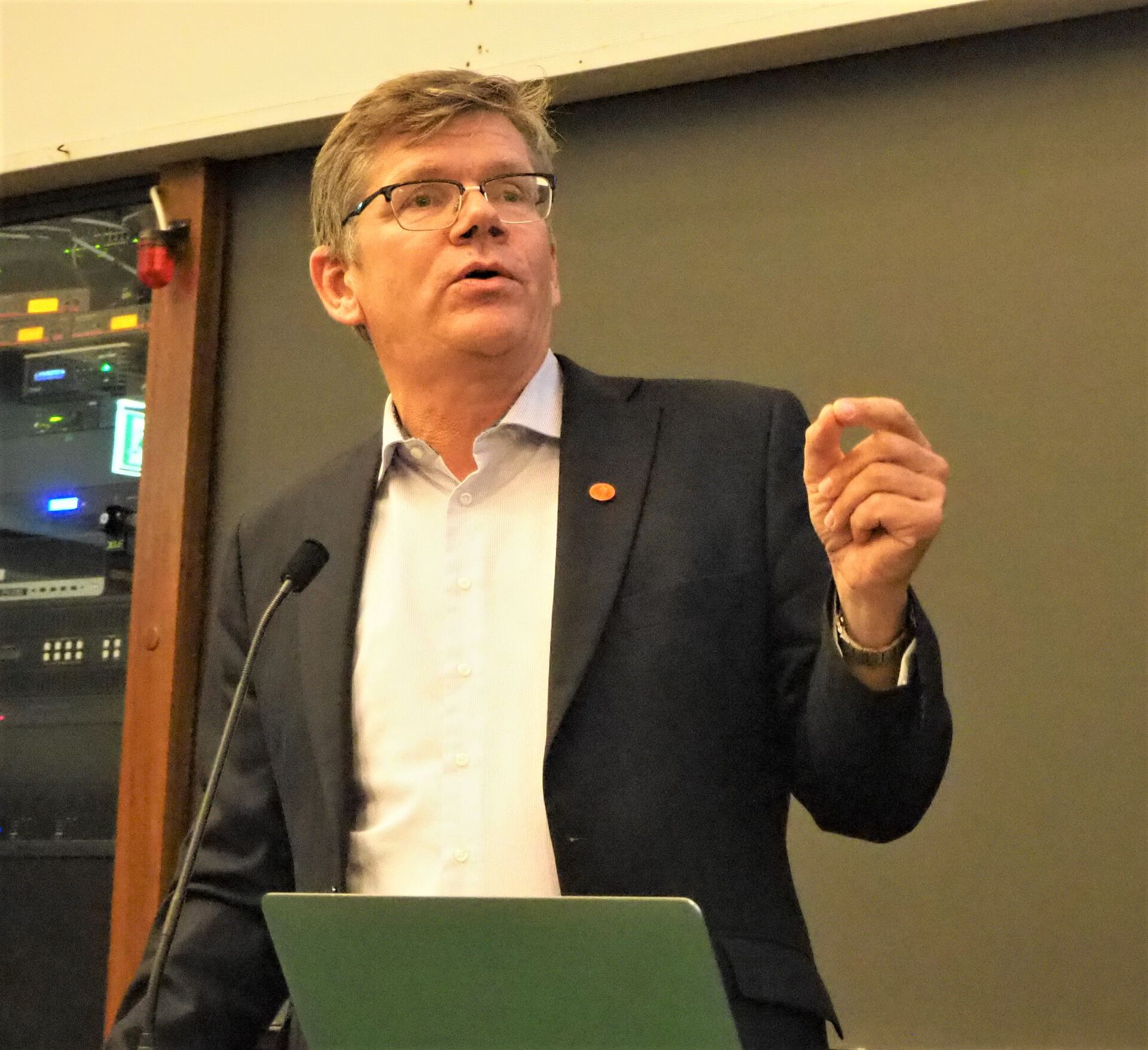UiO-rektor Svein Stølen holdt en gratulasjonstale under Hylleraas-senterets offisielle åpning 4. september 2019. 
