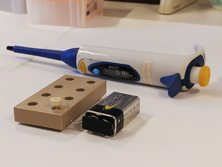 Dropeteljar, prøvehaldar og batteri
