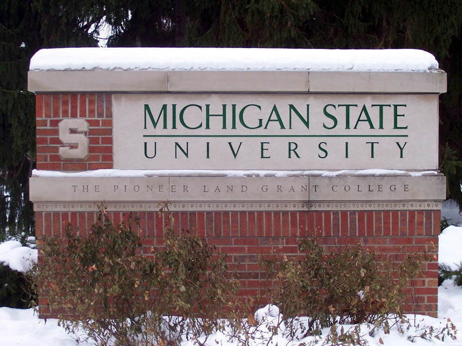 Skilt utenfor Abbot Hall ved Michigan State University i USA