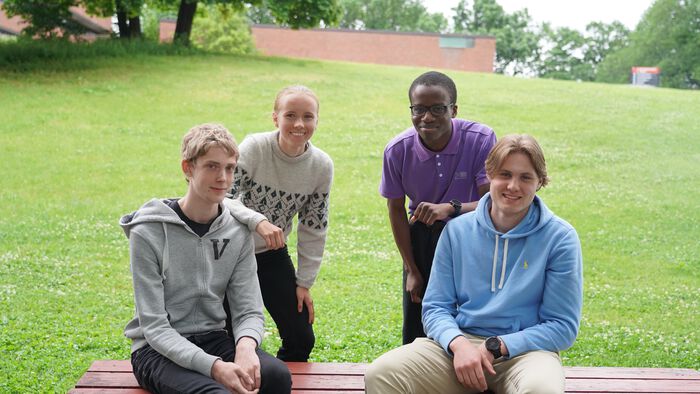 De fire elevene på det norske kjemilandslaget: fra venstre øverst Tina og Abdur-Raheem, fra venstre nederst Simen og Joachim