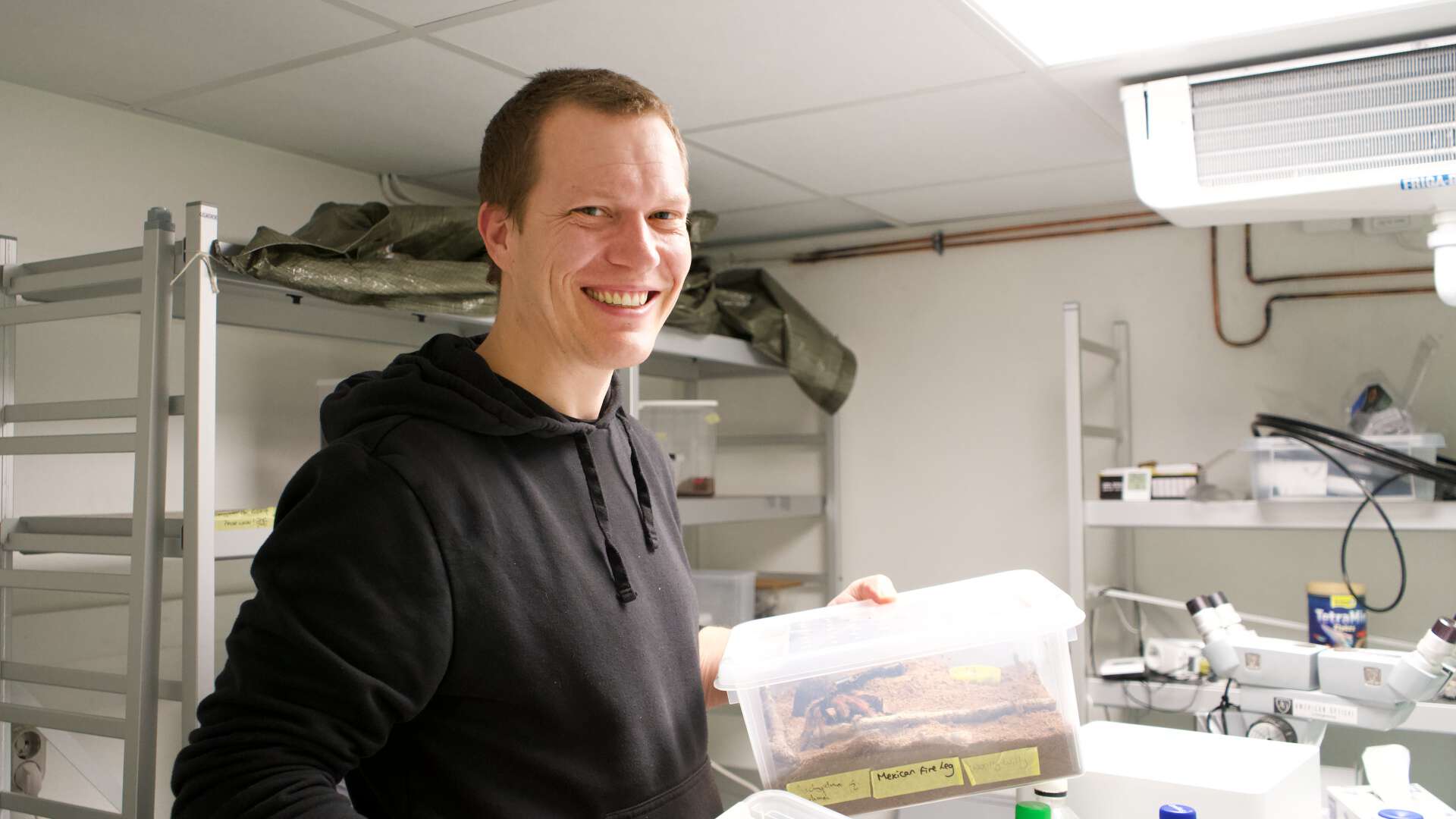 Undheim inne på edderkopp-laboratoriet