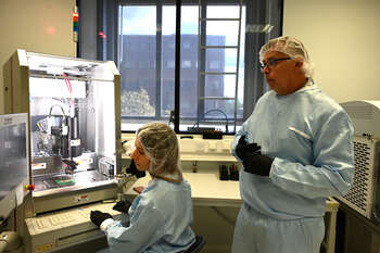 elektronisk enhet ,vitenskapelig instrument ,laboratorium ,forsker ,medisinsk.