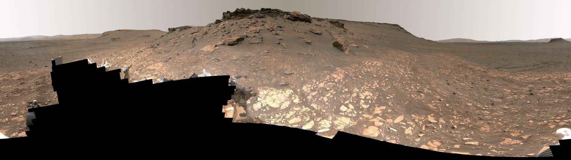Bilde tatt av Marsroveren Perseverance og viser et mulig delta i Jezerokrateret på Mars.