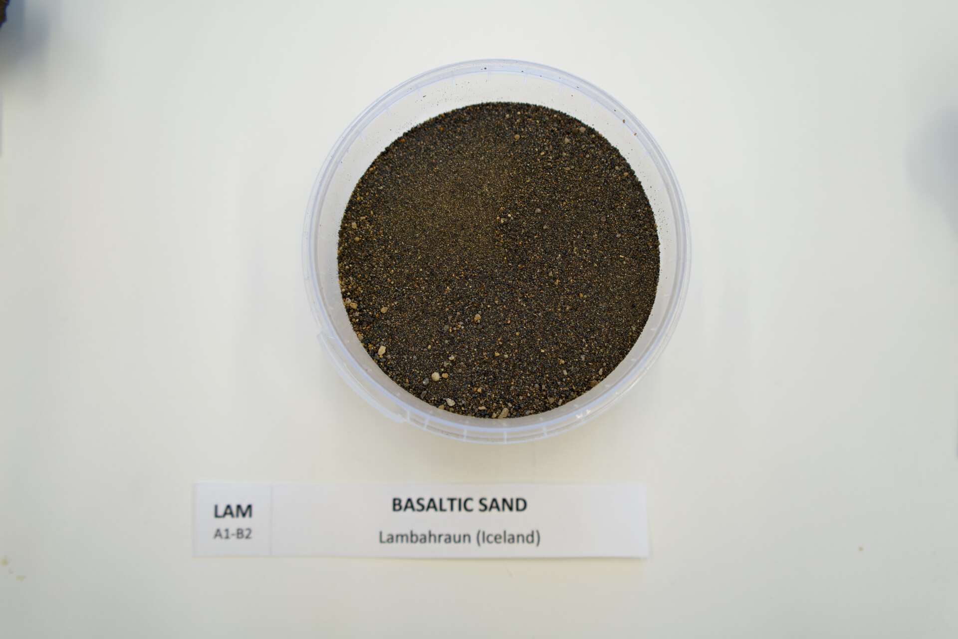 basaltisk sand fra Island som likner på sanden på Mars.