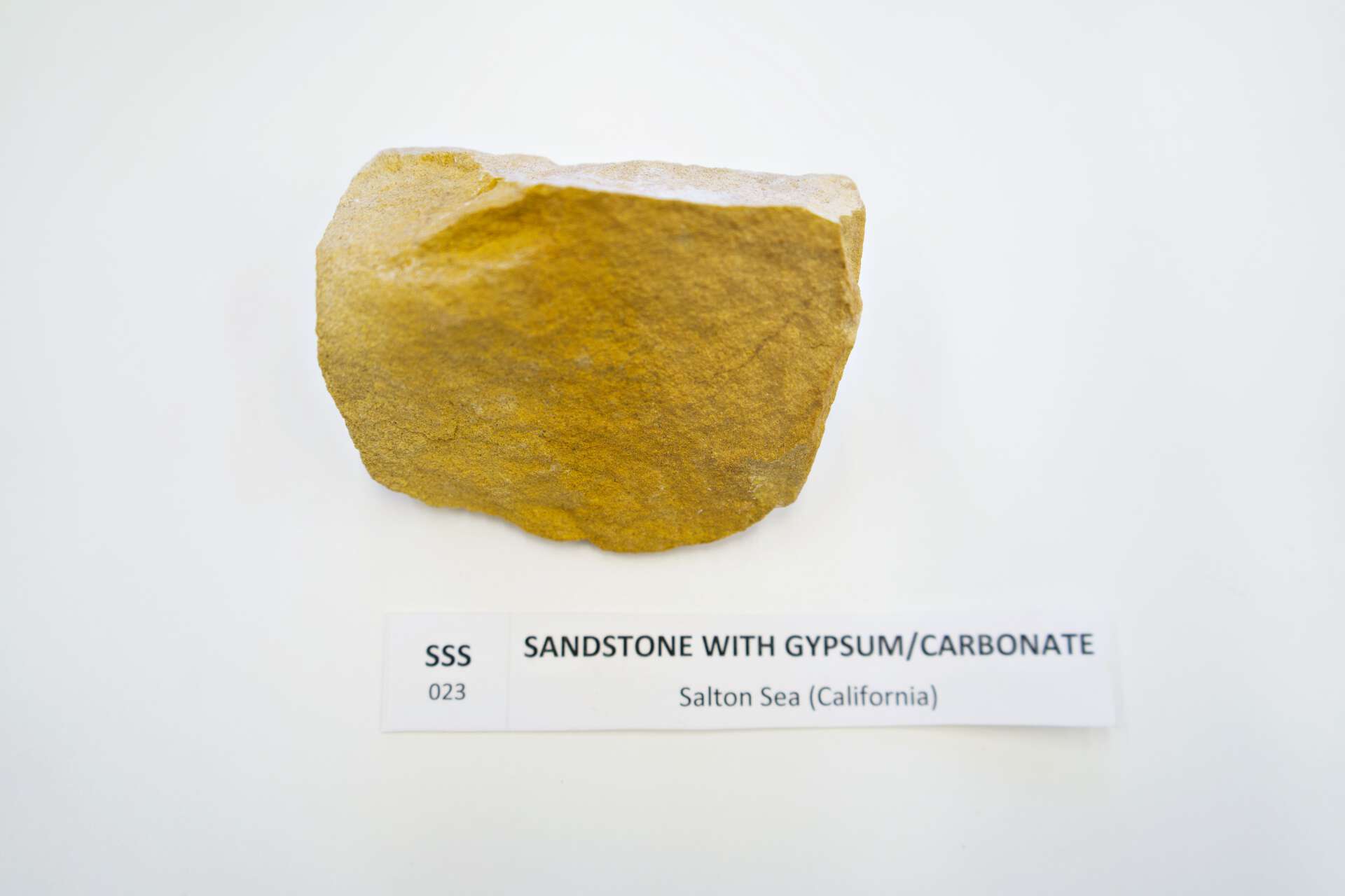 gul-oransje sandstein